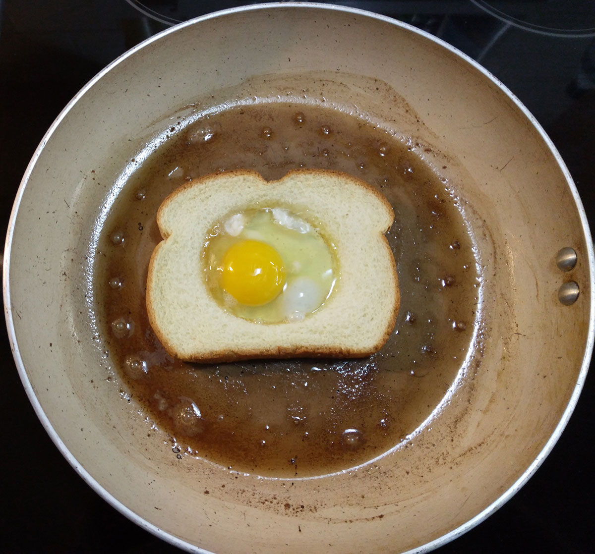 Cook the Egg in a Hole