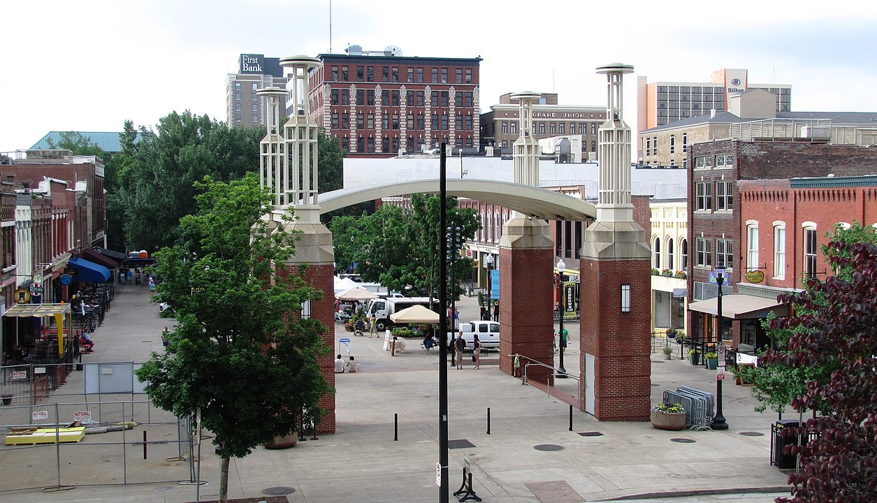 The north end of the Market Square in Knoxville, Tennessee, USA, viewed from the TVA towers courtyard. The square's stage dominates the view at the center. The seven-story Arnstein Building rises top-center.